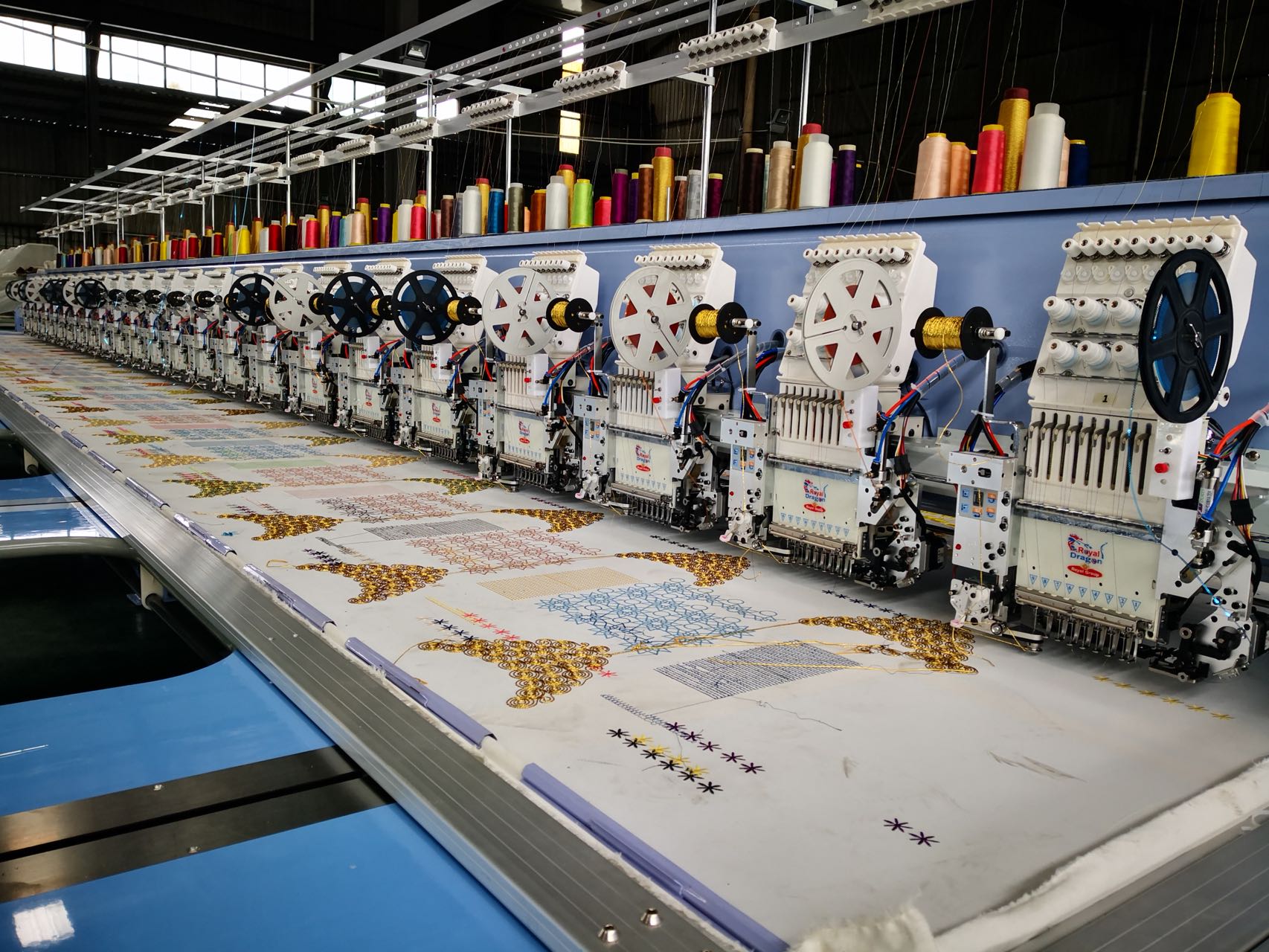 Multi-head embroidery machine